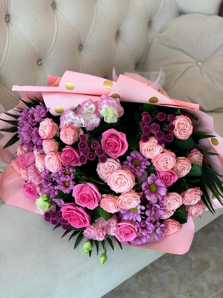 Букет цветов из: Хризантемы, Розы и Лизиантусы в Советске Тульской области