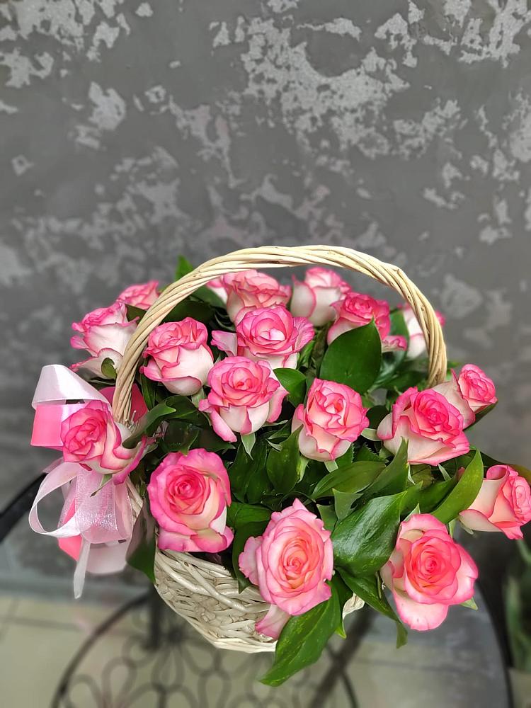 Цветочная композиция из Розы в корзине в Советске Тульской области