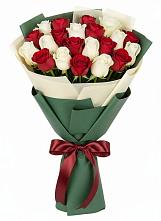 Букет Микс из красных и белых роз в Советске Тульской области