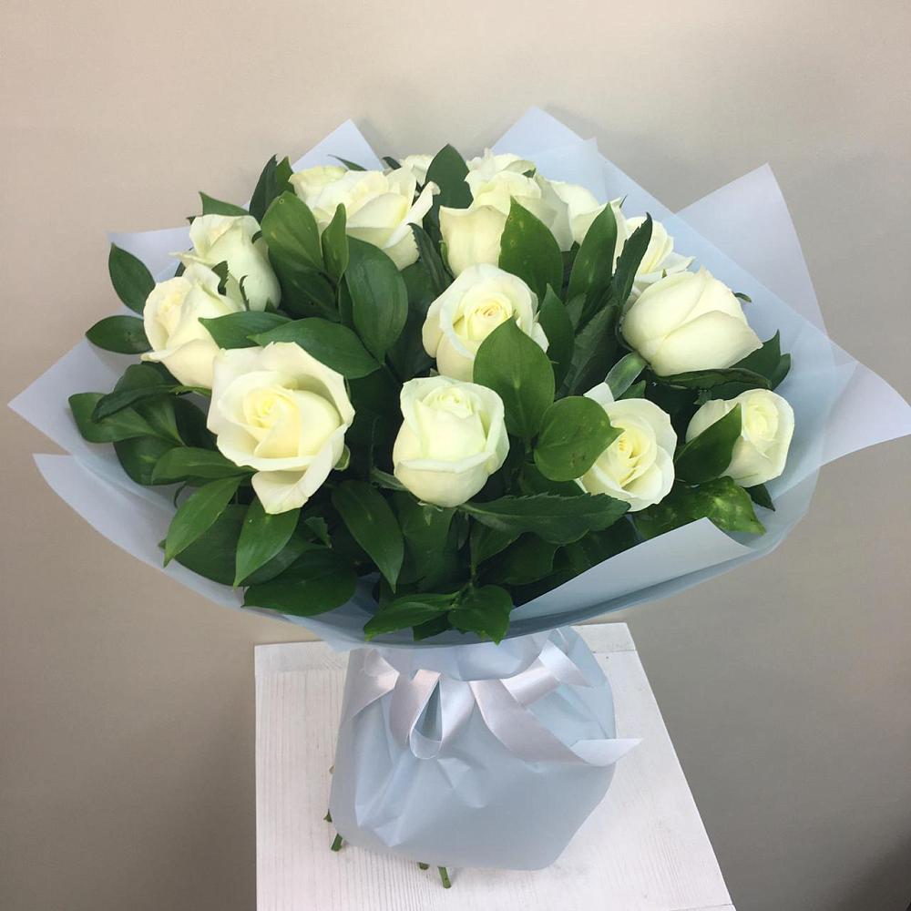 Букет 15 Белых роз Проуд в Советске Тульской области